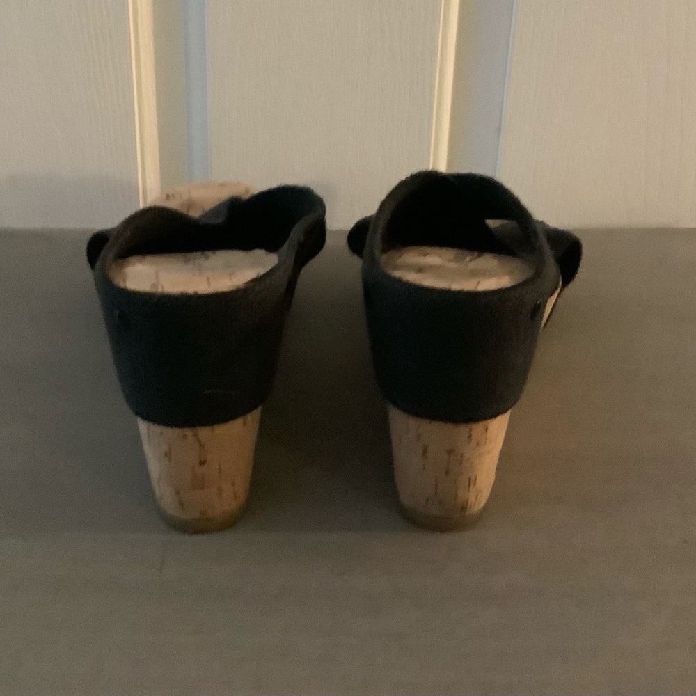 Lucky Brand Black Cork Wedge Sandal, 7 1/2 - Picture 3 of 8